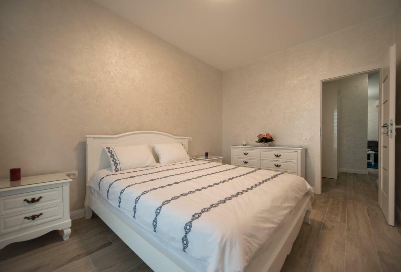 Luxury By The Sea Apartment Mamaia